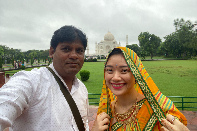 Overnachting in Agra Tour met Mehndi &amp; Saree India Traditie