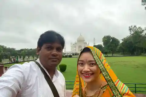 Overnight Agra Tour With Mehndi & Saree India Tradition