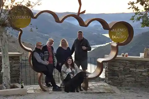 Tour particular pelo Vale do Douro e experiência com vinhos, incluindo almoço