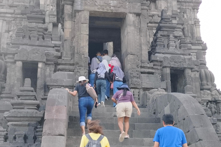 Sunrise Puntukstumbu, Borobudur, Lavatour, Prambanantemple.