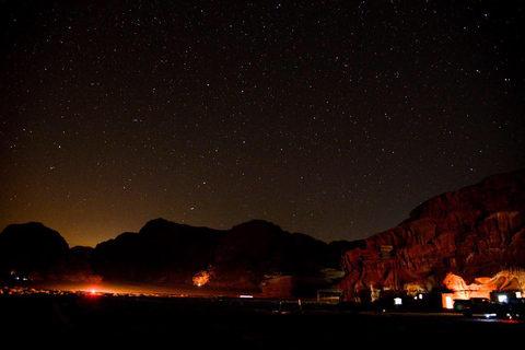 Wadi Rum: 4x4 Jeep Tour 6h with Sunset & With overnight stay