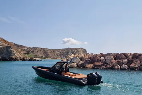 Santorini: Private Cruise to Milos Polyaigos & Kimolos