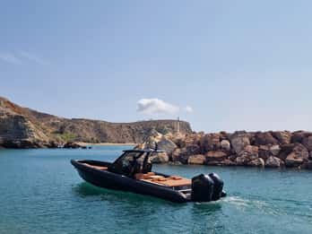 Santorini: Private Cruise to Milos Polyaigos & Kimolos