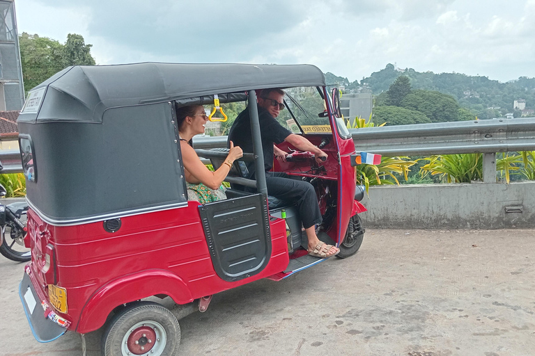 Kandy: Tuk Tuk City Tour with Local Driver