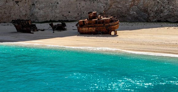 Zakynthos: Shipwreck & Caves Private Boat Tour with Skipper