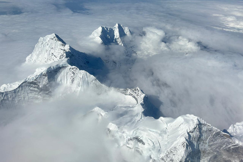 Katmandú: vuelo panorámico sobre el Everest y tour a Pashupatinath AaratiKatmandú: Vuelo panorámico sobre el Everest y tour a Pashupatinath Aarati