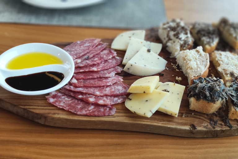 Caccia al tartufo e gemme istriane: Escursione di un giorno a Montona e Abbazia