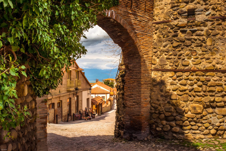 Tbilisi: 4-Day Georgia and Armenia Tour with Guide