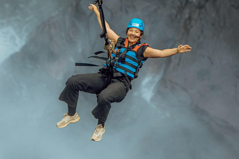From Kandy: Lakshapana Waterfall Bungee Jump with Pickup