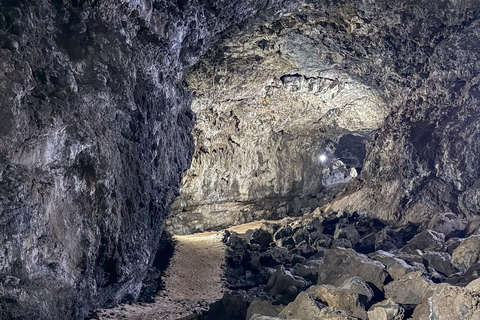 Musanze: Grotta Resort with swimming pool, jacuzzi, cave visit, Twins Lake Option 3 — Bigogwe Tour (in addition to options 1 and/or 2)