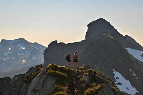 Svolvær: wycieczka z przewodnikiem i przekąskamiSvolvær: Wycieczka z przewodnikiem i przekąskami