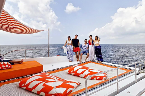 Pattaya: festa in mare con cena a buffet sulle 3 isolePattaya: festa in mare sulle 3 isole e cena a buffet