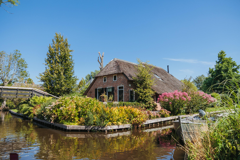 From Amsterdam: Giethoorn Day Trip with Self-Drive Boat Tour