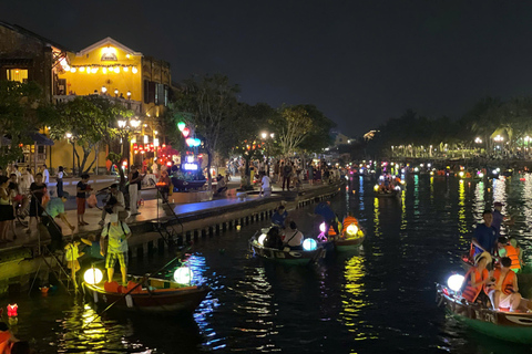 Hoi An: Boottocht met lantaarns op de Hoai rivier