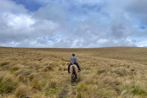 Quito : randonnée à la cascade de Condor Machay et visite d&#039;une hacienda