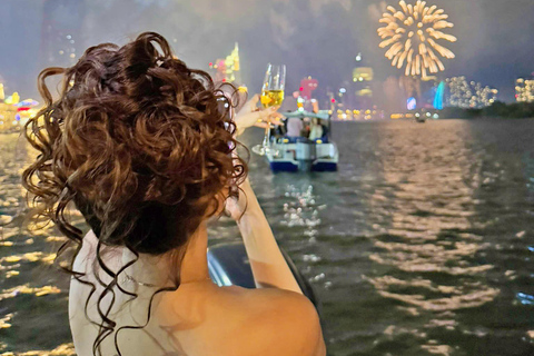 胡志明市：2026年除夕烟花快艇之旅团体游：除夕烟花快艇巡游