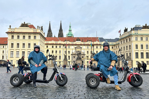 Tour del monastero e del punto panoramico di Praga in trike elettrico1,5 ore: 2 persone su 1 Trike