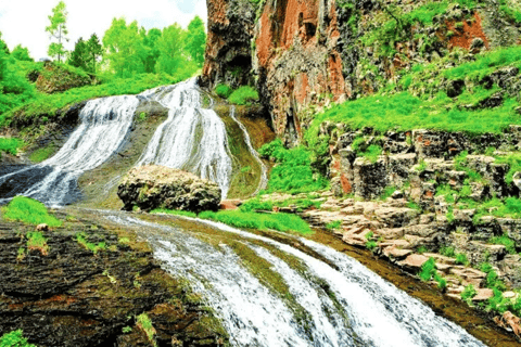 Khor Virap, vinícola Areni, Noravank, cidade de Jermuk, cachoeiraTour particular com guia de turismo