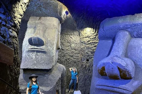 San José: Villa Colón Caves Night Tour with Transfers