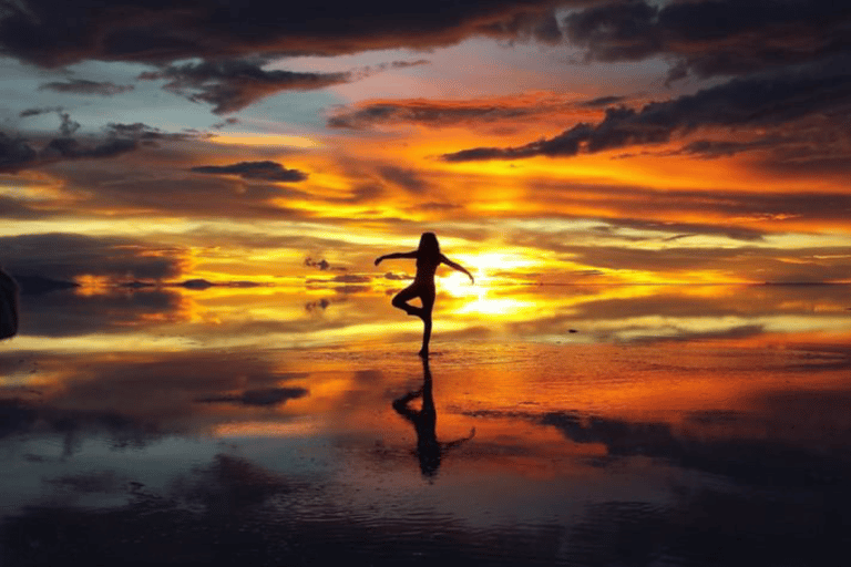 Uyuni Salt Flat: Starlight & Sunset Mirror Effect Tour SHARED GROUP: Uyuni Salt Flat, Sunset Mirror Effect Tour