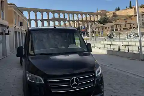 Ibiza: Private Tour mit Fahrer im Mercedes-Luxus-Van