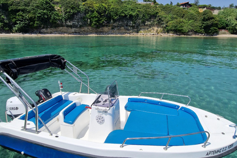 Tsilivi: Alquiler de barco de día completo a Naufragio y Cuevas Azules