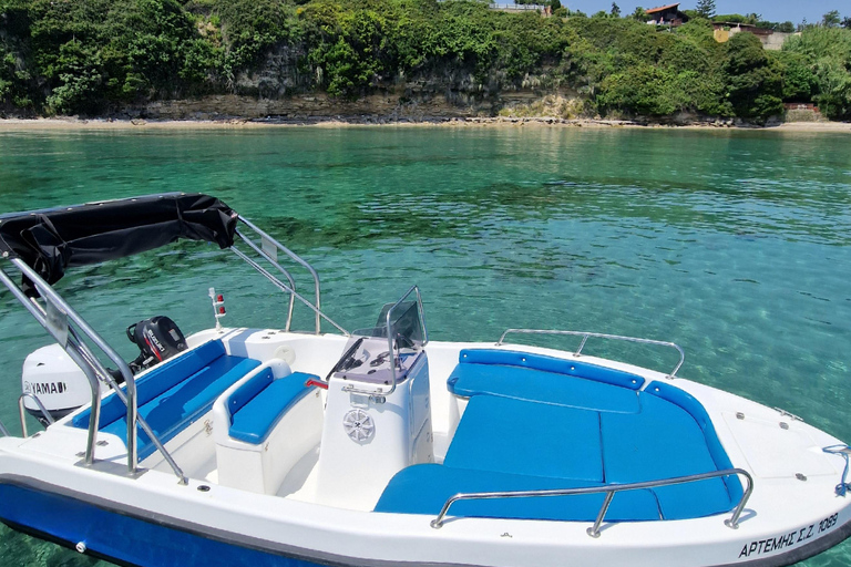 Tsilivi: Alquiler de barco de día completo a Naufragio y Cuevas Azules