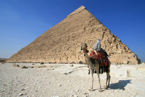 Depuis Hurghada : pyramides de Gizeh & musée égyptien en busVisite en groupe avec frais d'entrée