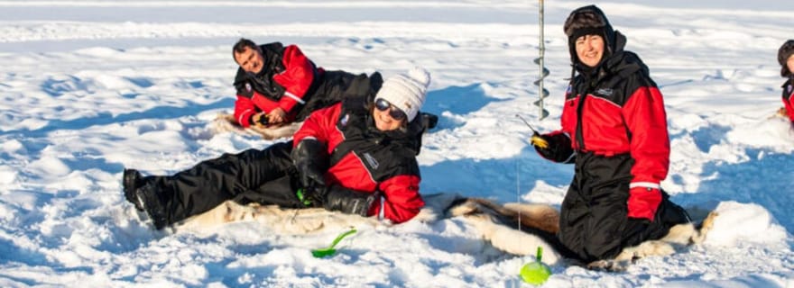 Kilpisjärvi : expérience de pêche sur glace avec balade en motoneige