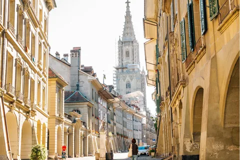 Bern: Highlights & Hidden Gems Guided Tour in a Small Group