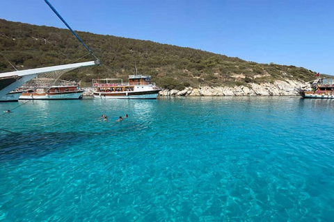 Bodrum Aquarium Bay Tour z lunchem i przystankami na pływanie