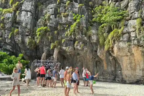 Krabi: Phi Phi Islands Longtail Boat Tour with Sunset