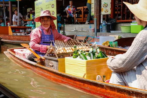 Bangkok: Casa tradicional, mercado flutuante e mercado de comboios de Maeklong