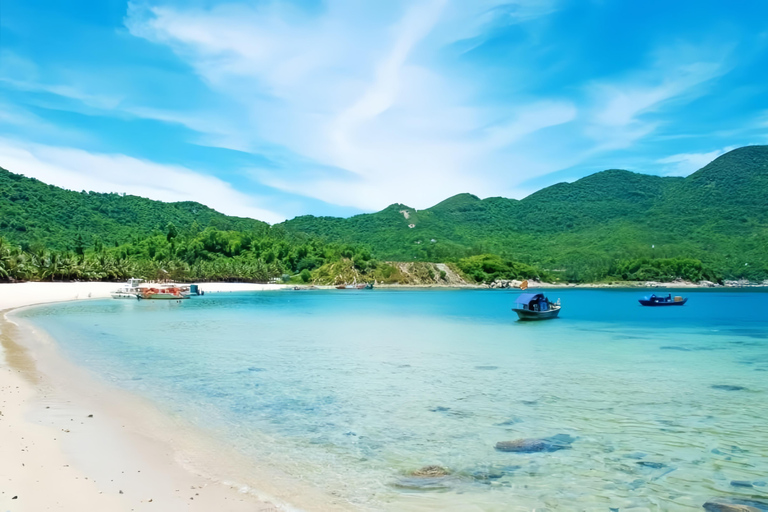 Visita às ilhas Cham e mergulho com snorkel e autônomoExcursão em grupo