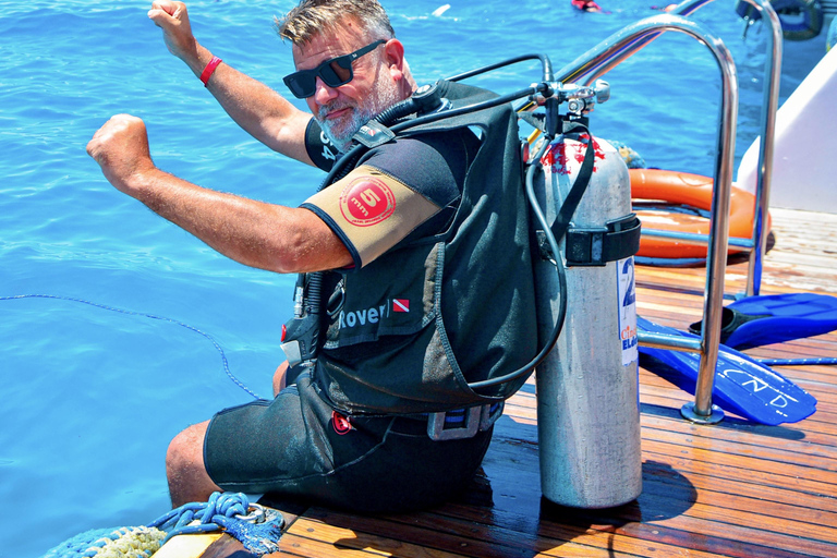 Sharm El Sheikh: Tiran Island Boat Diving & Snorkeling Intro Diving & Snorkeling – No Certification Required