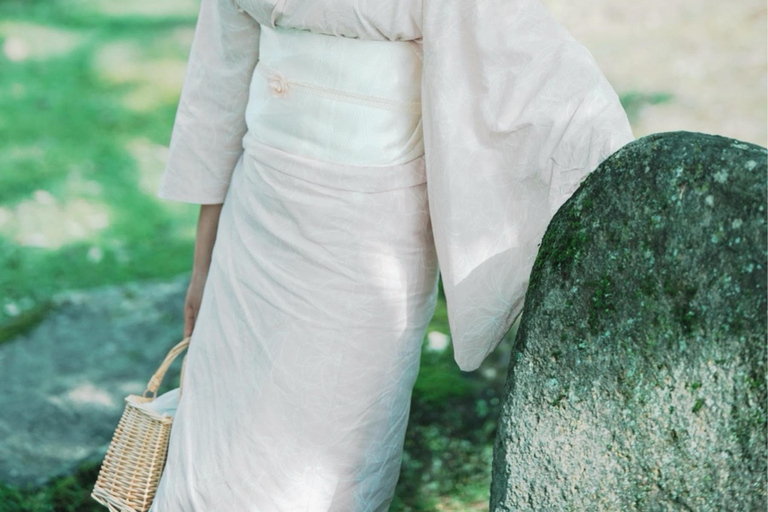 Nara: Kimono Rental and Photoshoot Experience
