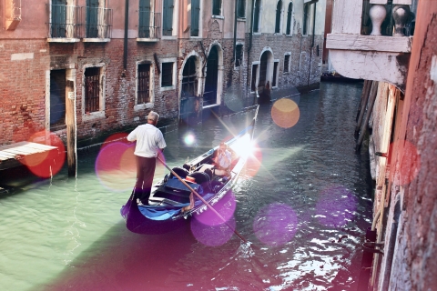 Venecia: Visita romántica en góndola y cena para dosPrecio por pareja : Góndola + Cena para 2 personas