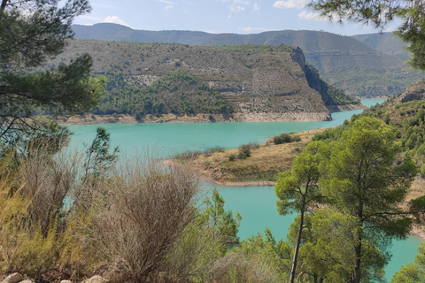 From Valencia: Excursion to Chulilla + hike and kayak tour on the lake From Valencia: Excursion to Chulilla + hike and kayaking tour on the lake