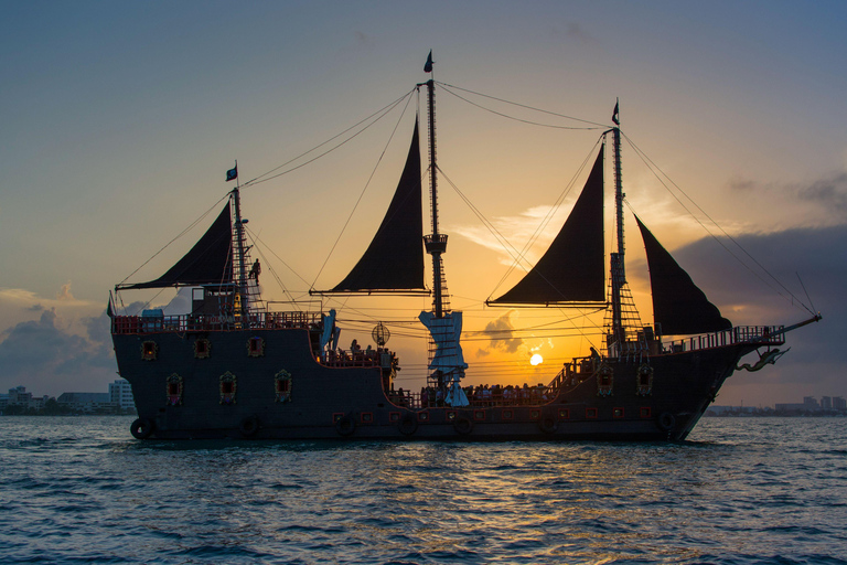 Piratenabenteuer in Cancun: Capitán Hook&#039;s Dinner CruiseRegelmäßiges Abendessen