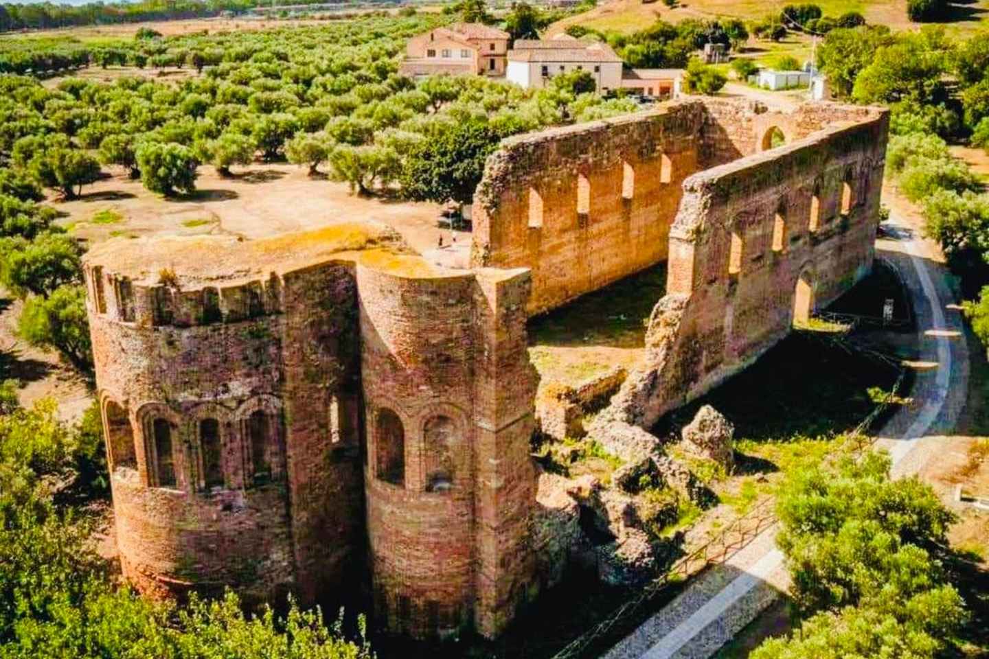 Scolacium e Squillace: tour privato tra archeologia e ceramica
