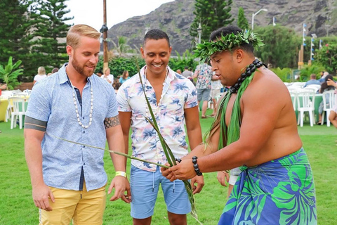 Honolulu: Ka Moana Luau Dinner and Show with Transportation Splash Package with Transportation