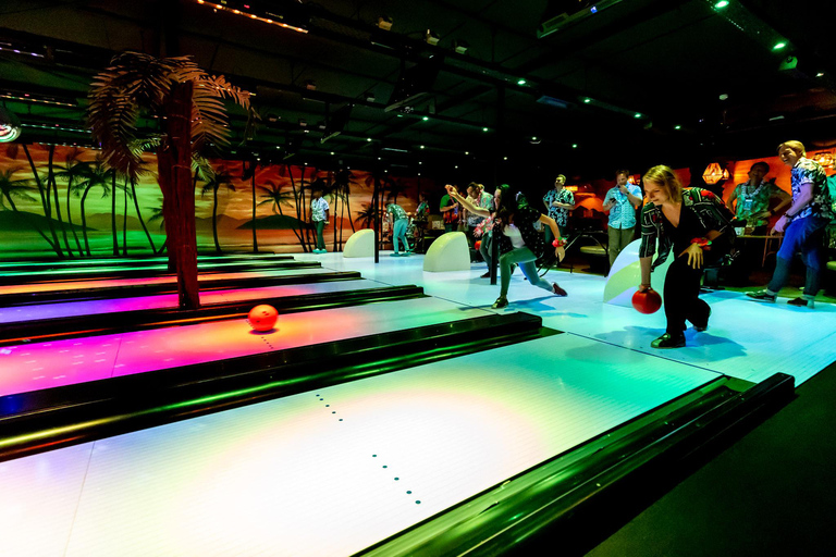 Amsterdam: 1-uur LED Bowling Experience bij Aloha AmsterdamAmsterdam: 1 uur lang LED-bowlingervaring