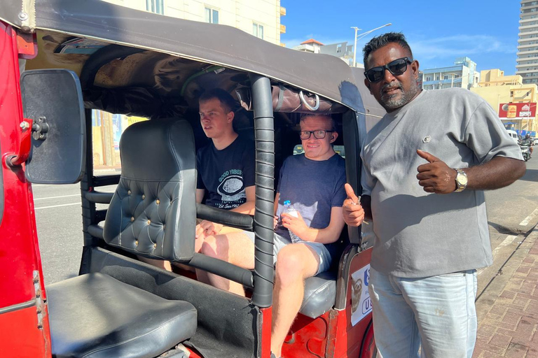 Colombo: Private City Escape Tour in Tuk Tuk with Guide