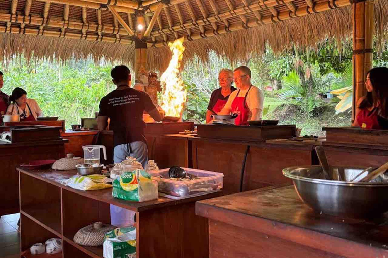 Ubud: Balinese Cooking Class 10Dish and Market with Tranfers
