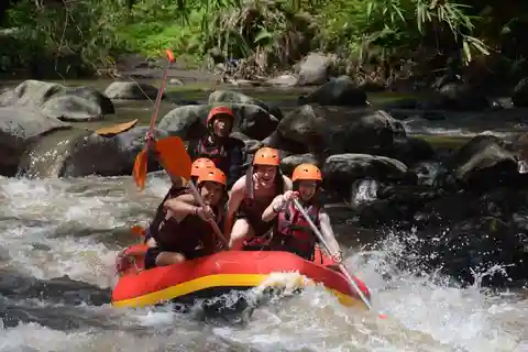 Emozioni sul fiume Ayung: L'ultimo viaggio di rafting in acque bianche