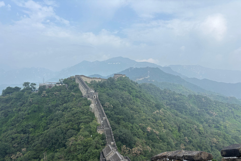 Beijing: Tiananmen Square & Great Wall Private Tour Russian-speaking tour guide