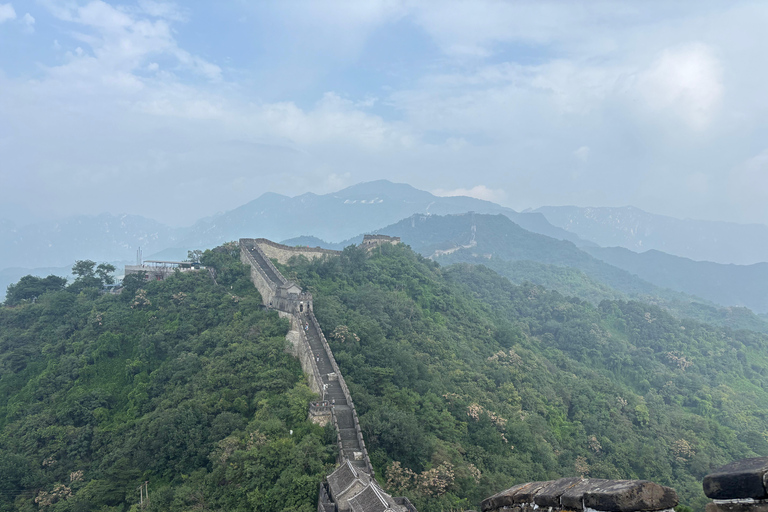 Beijing: Tiananmen Square & Great Wall Private Tour Russian-speaking tour guide