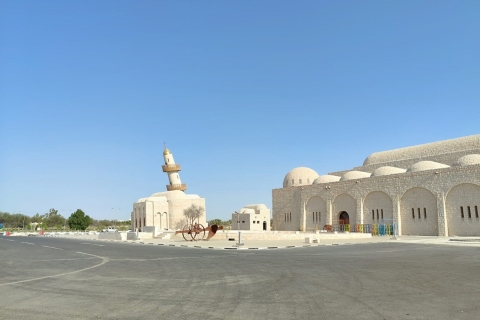 Tor wyścigowy wielbłądów w Doha: farma Oryx i Muzeum Szejka Faisala.Doha: zegarek Oryx, tor wyścigów wielbłądów i Muzeum Szejka Faisala
