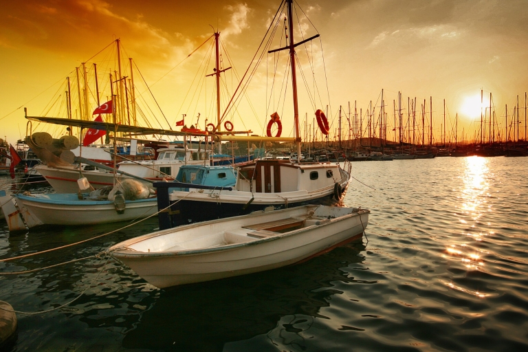 Bodrum : visite privée en bateau au coucher du soleil avec dînerBodrum : Excursion privée en bateau au coucher du soleil avec dîner facultatif