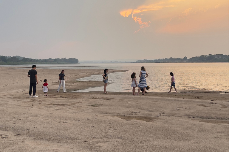 Vientiane: Mekong River Sunset Cruise with Snacks & Drinks